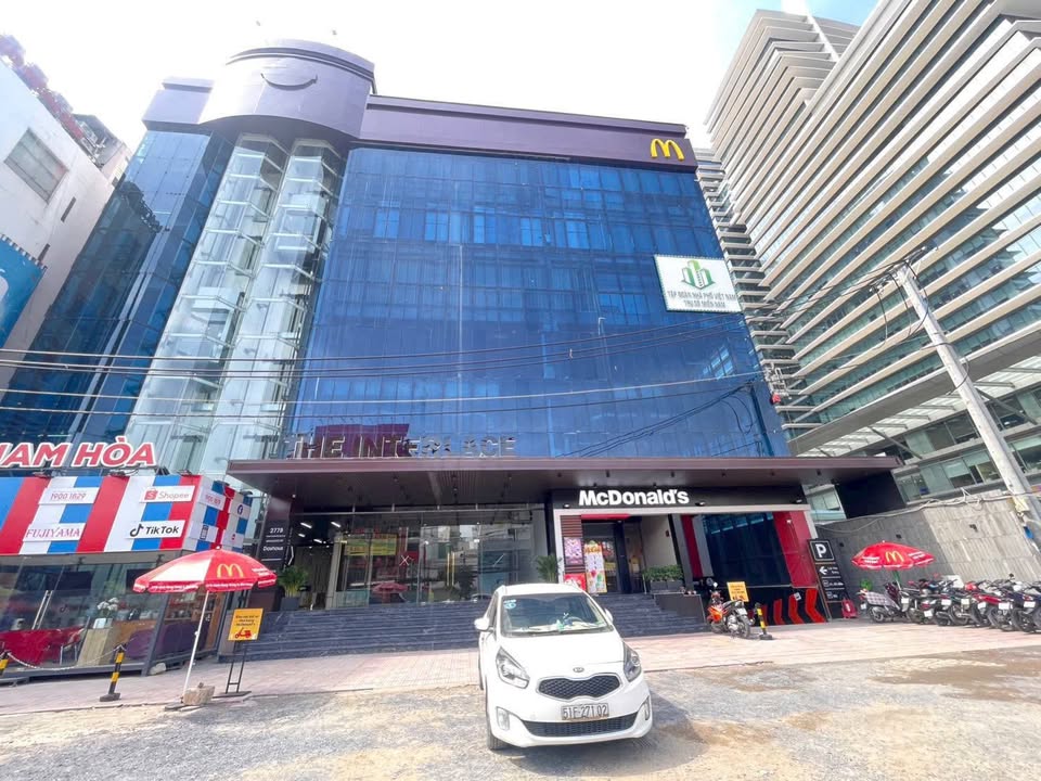 Văn phòng cho thuê The Interlace CMT8 500m² giá 610k/m² - Địa điểm lý tưởng tại quận 10