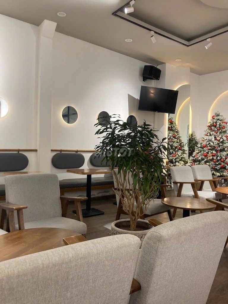 Cho thuê nhà mặt tiền 491A Sư Vạn Hạnh, Quận 10 - Kinh doanh tấp nập ngay trung tâm!