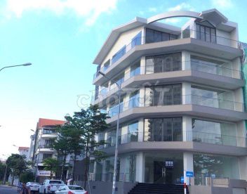 Biệt thự mặt tiền Huỳnh Văn Bánh, Quận Phú Nhuận 2000m² - Nhà mới sẵn sàng sử dụng!