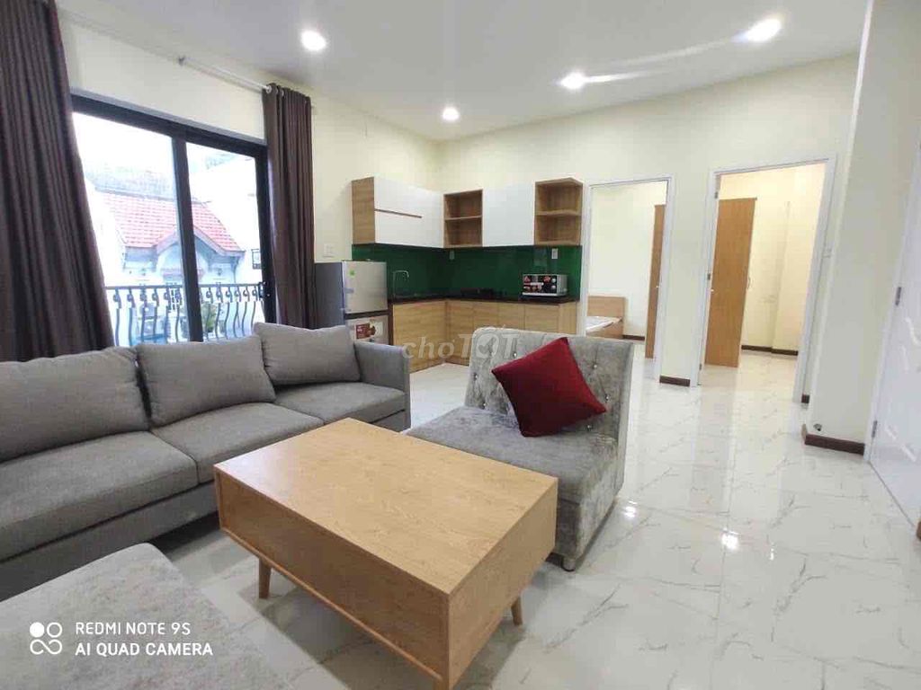 Căn hộ dịch vụ đầy đủ nội thất 2PN ban công ngay Âu Cơ 8 triệu - Gần Đại học Văn Hiến!