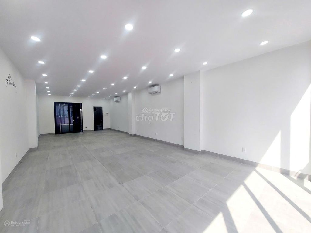Cho thuê mặt tiền đường Sư Vạn Hạnh, Quận 10 - Diện tích 450m², Giá 160 triệu/tháng - Vị trí đắc địa cho kinh doanh!