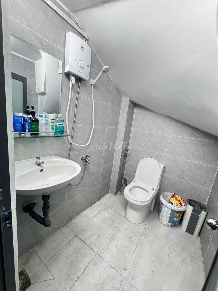 Phòng cho thuê 1 người tại Quận 3 chỉ 2 triệu - Tiện nghi đầy đủ và thoáng mát!