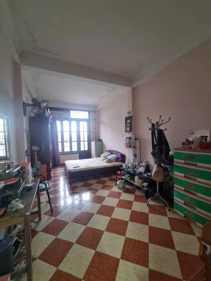 Bán nhà mặt phố Phạm Huy Thông 60m² giá 45 tỷ - Kinh doanh đông khách gần Hồ Ngọc Khánh!