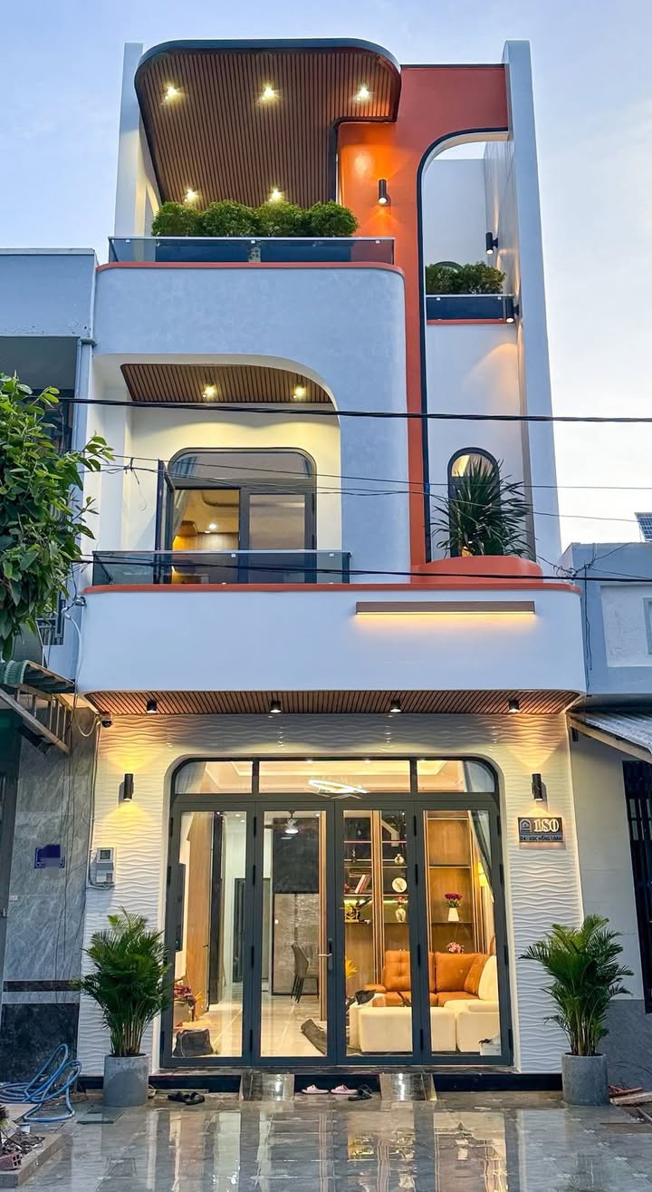 Nhà 1 Trệt 2 Lầu Cần Thơ 85m² giá 5.89 tỷ - Full nội thất cao cấp!