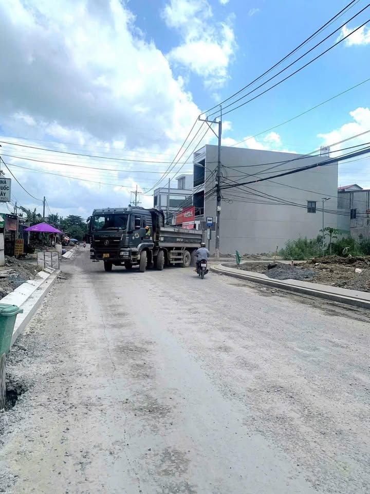 Mặt tiền đường Lò Lu Thủ Đức 141m² giá 9.89 tỷ - Cơ hội đầu tư sinh lời!