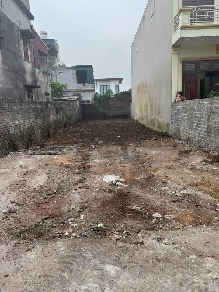 Lô đất Ninh Sơn 196m² giá 5 tỷ - Mặt tiền 7m, hướng Nam, gần chợ và trường học!