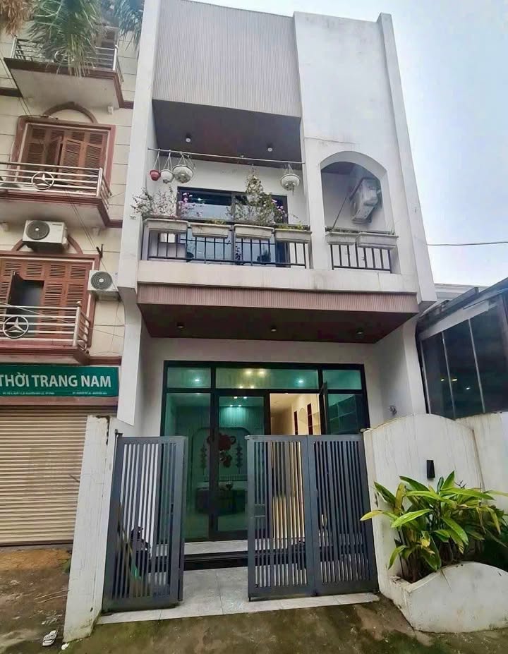 Nhà đẹp trung tâm TP Vinh 73.6m² giá 5.8 tỷ - Vị trí đắc địa, tiện ích đầy đủ!