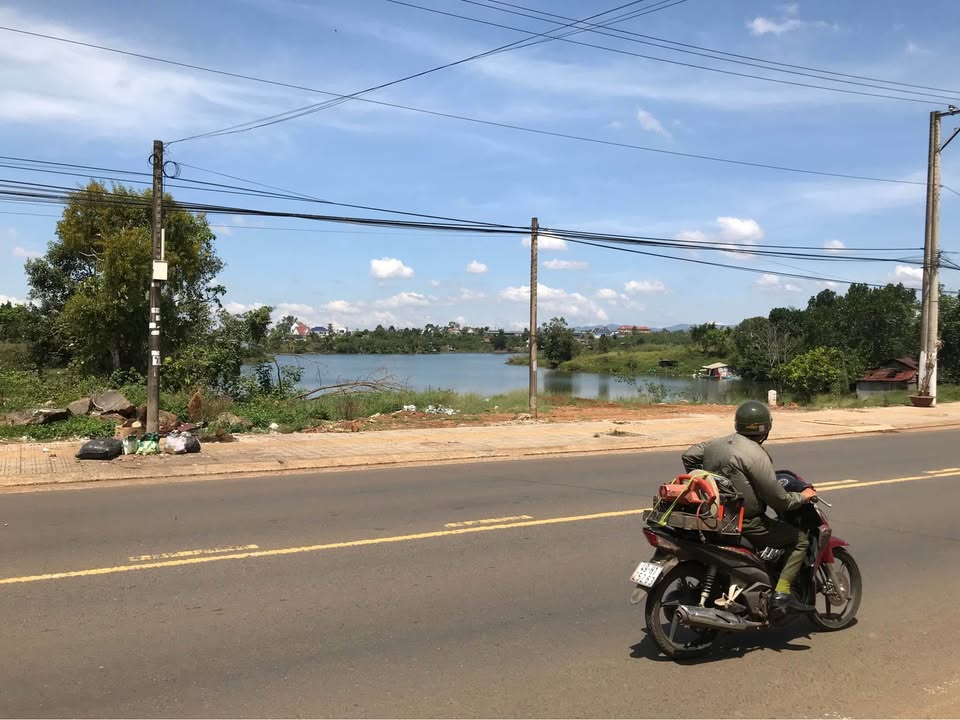 Nhà nguyên căn mặt tiền đường Hùng Vương 440m² giá 15 tỷ - Đối diện hồ Bảo Lâm!