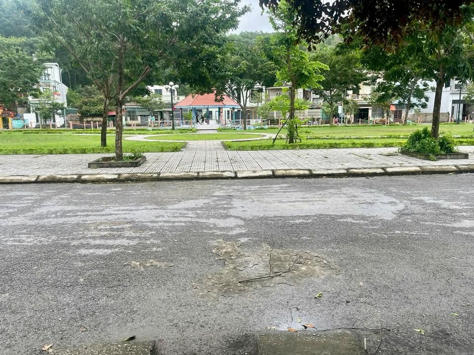 Nhà 2 tầng Phường Trường Sơn, Sầm Sơn 100m² giá 2.55 tỷ - Cách biển chỉ 300m!