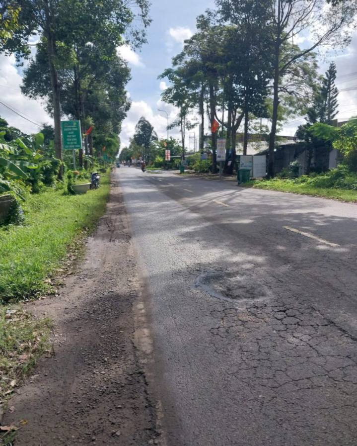 Đất nền mặt tiền đường Trần Hưng Đạo, xã Tân Tiến, Vị Thanh, 300m² - Giá chỉ 1.25 tỷ, thương lượng nhẹ!