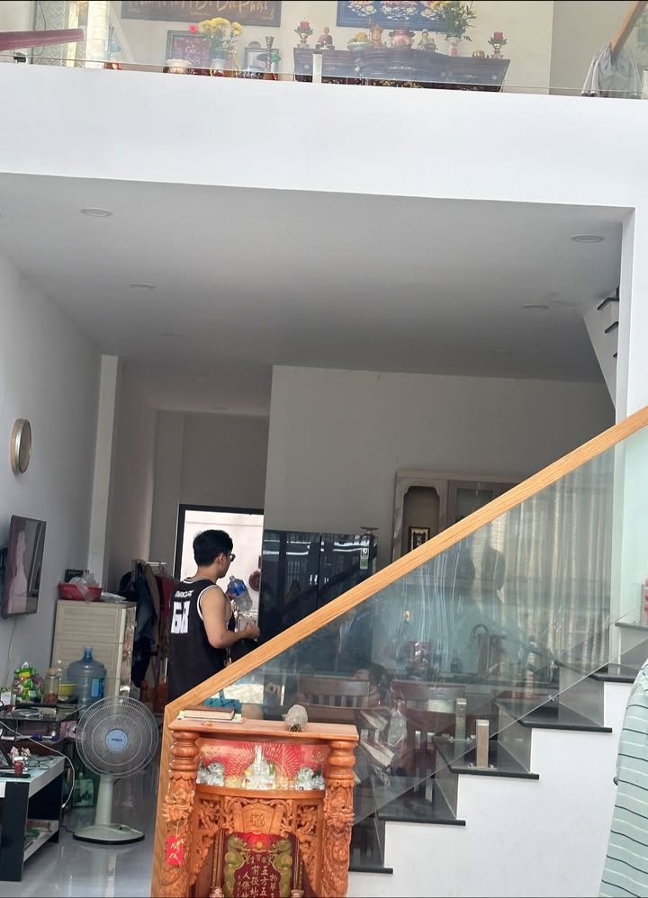 Nhà cấp 4 gác lửng hẻm 1 xec Trần Thị Xanh, Dĩ An 150m² giá 5.3 tỷ - Tiện nghi đầy đủ, xe tải vào được!