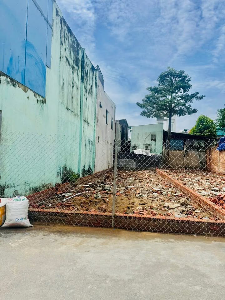 Đất Linh Đông 100m² giá 7 tỷ - Đường xe hơi thuận tiện!