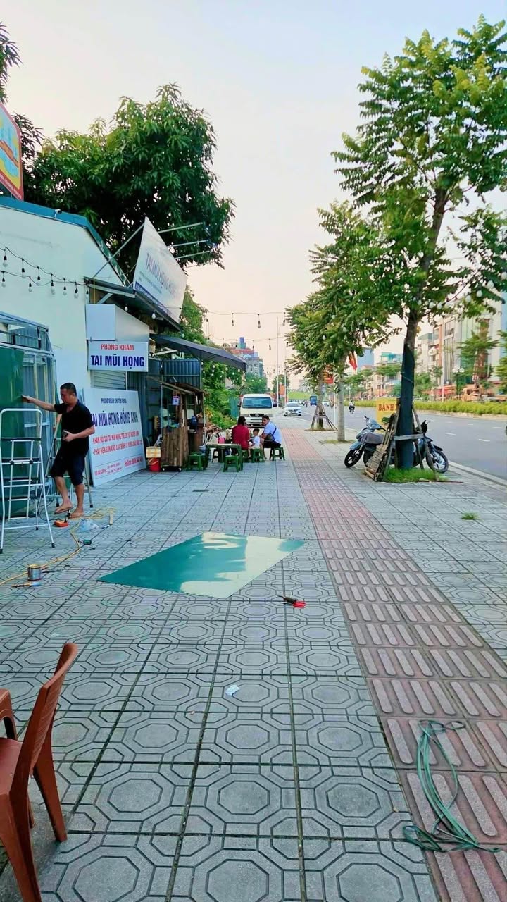 Cho Thuê Mặt Bằng Kinh Doanh Mặt Phố Hồng Tiến 40m² giá 10 triệu - Vỉa hè rộng rãi, kinh doanh mọi mặt hàng!