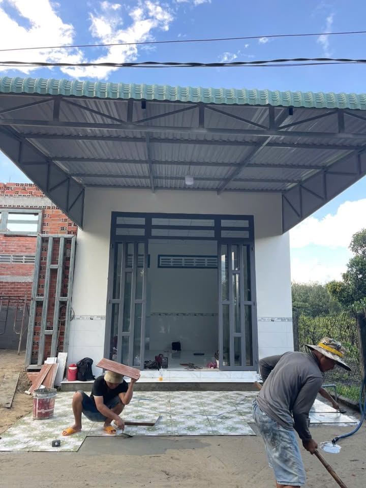 Nhà đất mới 100% Tân Trung B, Tân Hưng 145m² giá 568 triệu - Hoàn thiện đẹp, đầy đủ công năng!