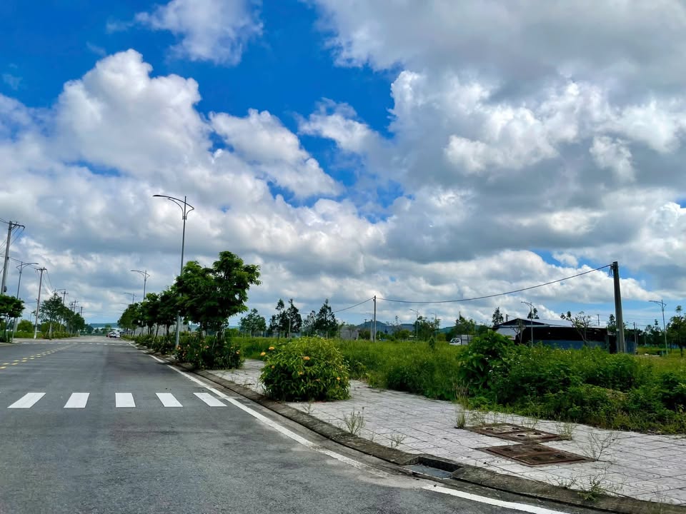 Đất nền góc đẹp tại khu DVHH VSIP Quảng Ngãi 328m² - Sổ hồng riêng, đầu tư sinh lời!