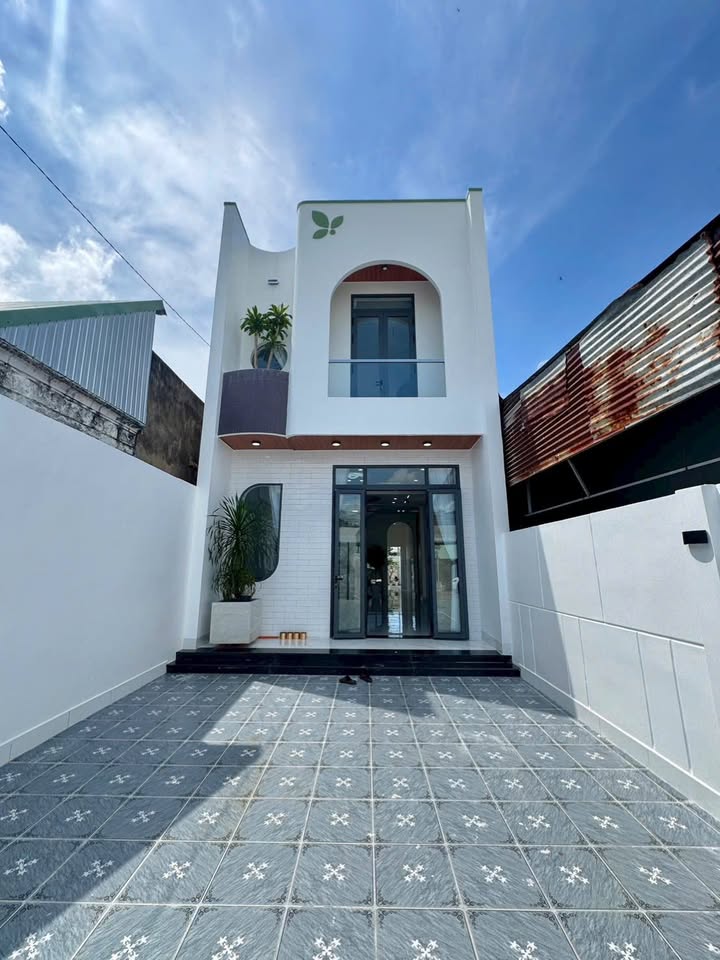 Nhà Lầu mới xây 140m² Hẻm 56 Nguyễn Văn Linh - Thiết kế hiện đại, giá chỉ 2.15 tỷ!