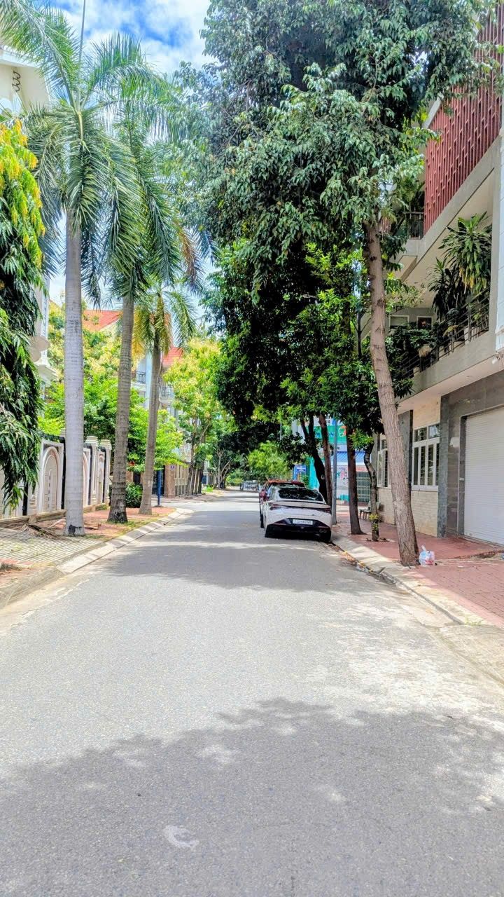 Nhà góc 2 mặt tiền khu biệt thự Đồi 2 Rạch Dừa 185m² giá 15 tỷ - Đầu tư sinh lời lý tưởng!