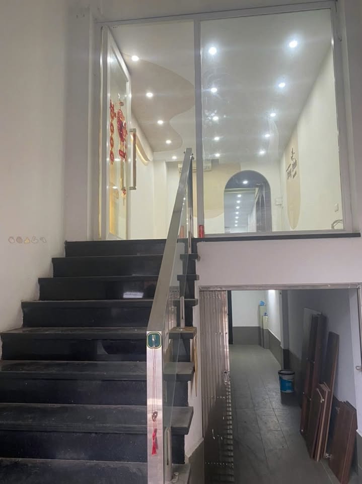 Mặt bằng kinh doanh 2 tầng Hoàng Hoa Thám, Ba Đình 160m² giá chỉ 22 triệu/tháng - Cơ hội kinh doanh lý tưởng!