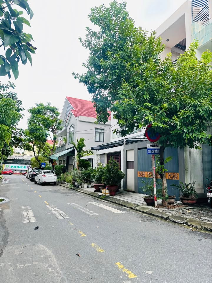 Biệt thự sân vườn mặt tiền Hà Đông 3, Đà Nẵng 210m² giá 12 tỷ - Chính chủ bán nhanh!