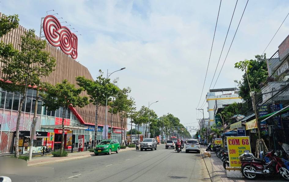 Nhà mặt tiền đường Lê Văn Phẩm 124m² giá 8 tỷ - Thiết kế hiện đại, vị trí đắc địa!