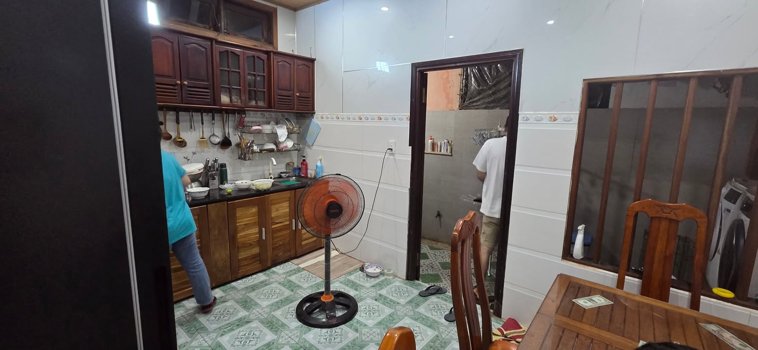 Nhà gác đúc Nguyễn Văn Huề 90m² giá 3 tỷ - Để lại nội thất đầy đủ!