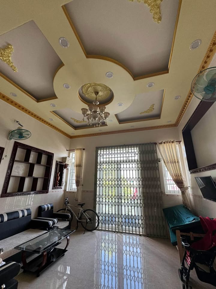 Nhà 1 trệt 1 lầu đường Nguyễn Công Trứ, phường 8, Cà Mau - Vị trí kinh doanh đắc địa!