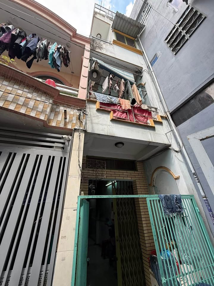 Nhà hẻm Đường Hoà Bình, Quận 11 - 16m² giá 2.7 tỷ - An ninh yên tĩnh!