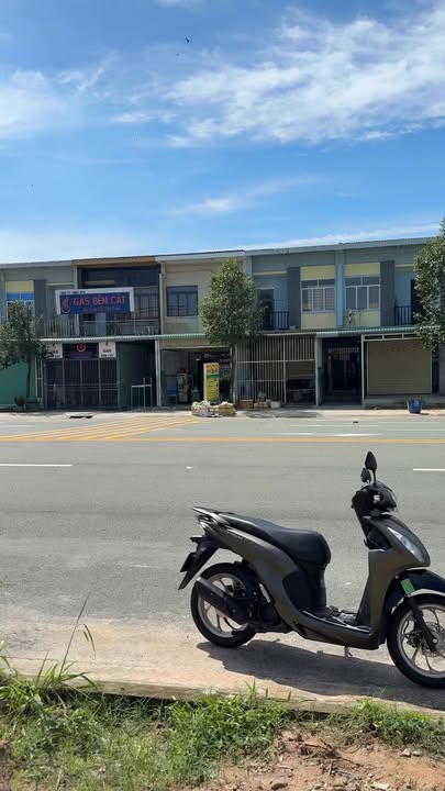 Nhà phố Thủ Dầu Một 132m² giá 2.35 tỷ - Sổ hồng chính chủ, thổ cư 100%!