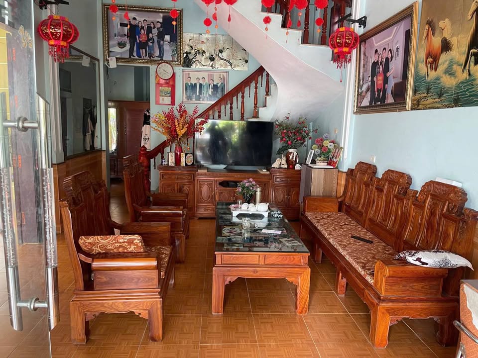 Nhà 2 tầng mặt đường 4C, Quảng Thái 170m² giá 2 tỷ - Đầu tư sinh lời cực tốt!