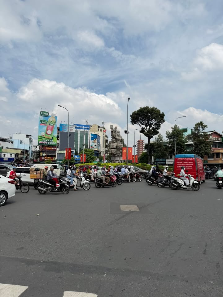 Nhà bán Q10 giá 4.28 tỷ - Kết cấu 4 tầng, gần vòng xoay Lý Thái Tổ!