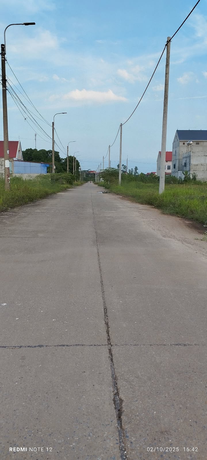 Đất nền Hồng Tiến Phổ Yên 100m² giá thỏa thuận - Khe thoáng, vị trí đẹp!