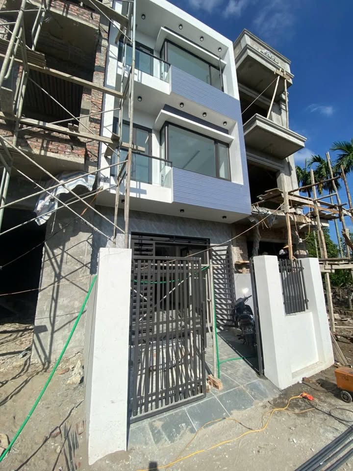 Nhà 3 tầng tại Kiều Trung, Hồng Thái 63m² giá 2.2 tỷ - Chính chủ bán gấp!