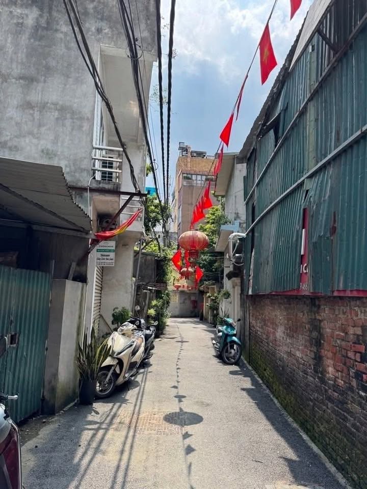 Nhà 3 tầng Lạc Long Quân Tây Hồ 50m² giá 15.5 tỷ - Đầu tư sinh lời ngay!