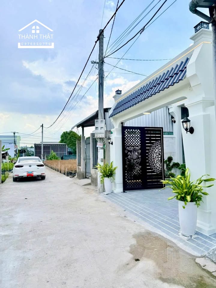 Nhà phố tân cổ điển 10m² tại Mỹ Tho giá 1.68 tỷ - Sang trọng, gần trung tâm!