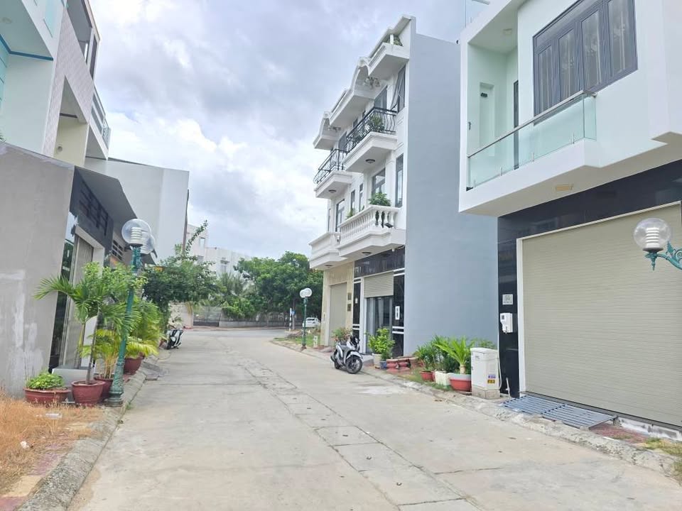 Đất đường Hoàng Minh Giám, 50m² giá 1.9 tỷ - Không lỗi phong thủy!
