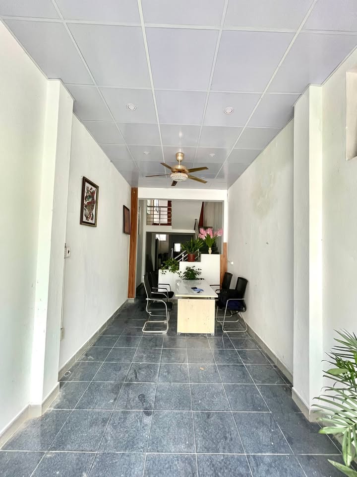 Nhà Kinh Doanh Đường Lương Đắc Bằng, 54m² giá 2.4 tỷ - Vị trí đắc địa gần Trường Chuyên Lam Sơn!