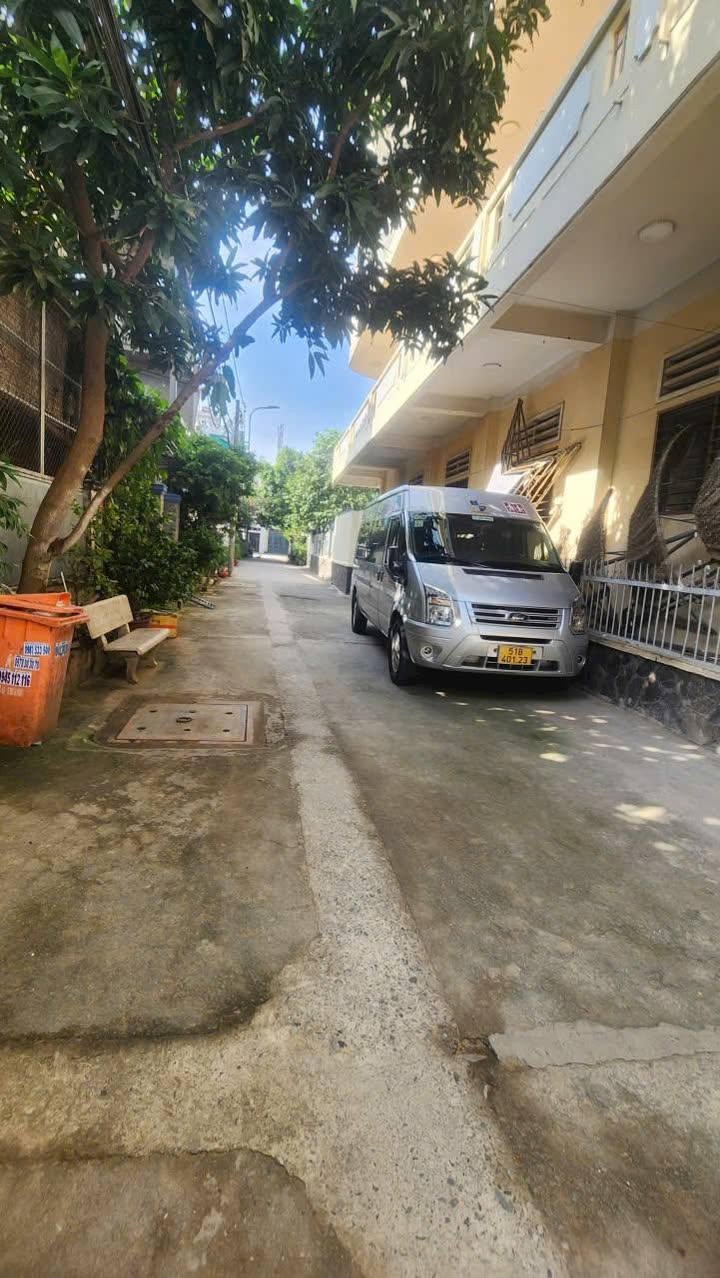 Nhà mặt tiền đường Nguyễn Duy Trinh, Thủ Đức 140.5m² giá 11 tỷ - Tiện ích đầy đủ!