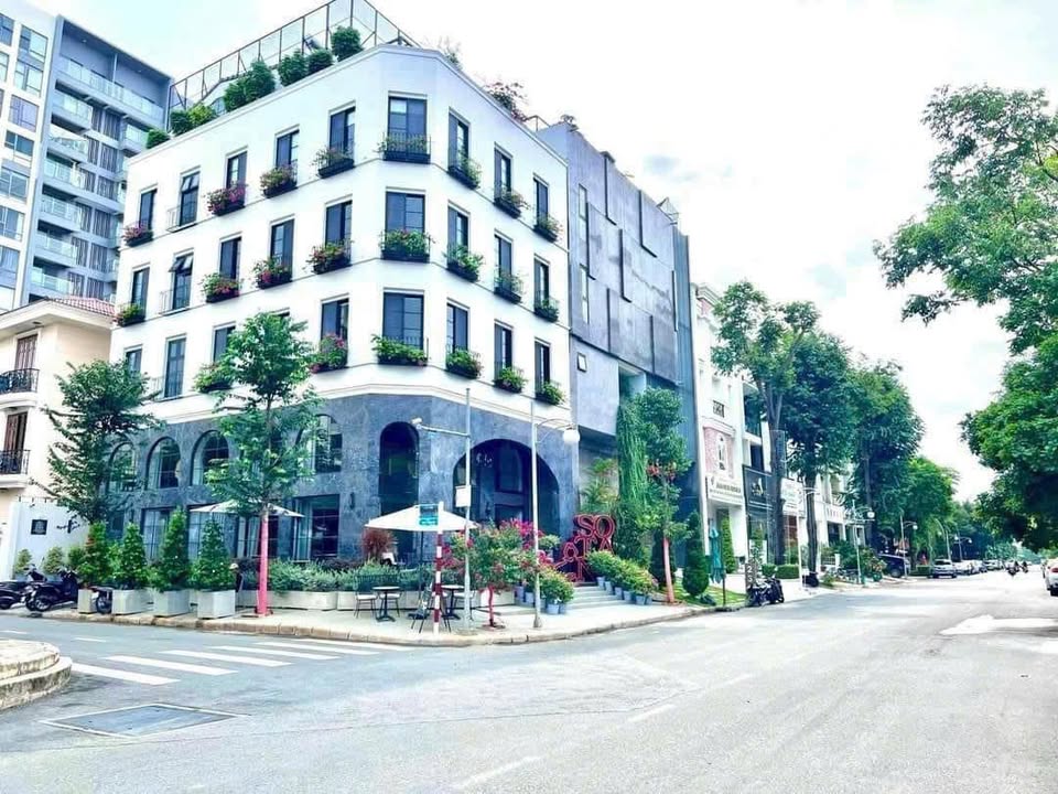 Townhouse Phạm Thái Bường, Quận 7, 212m² giá 143 tỷ - Thiết kế sang trọng, đầu tư sinh lời!