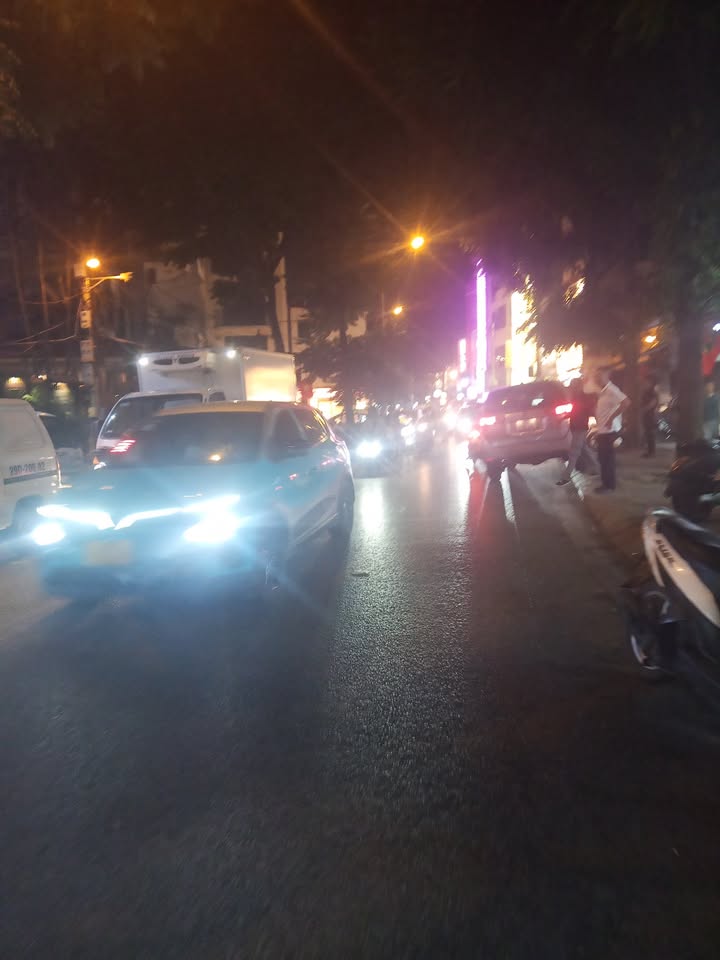 Nhà mặt phố Linh Lang, Ba Đình 33m² giá 8 tỷ - Kinh doanh sầm uất, ô tô vào nhà!