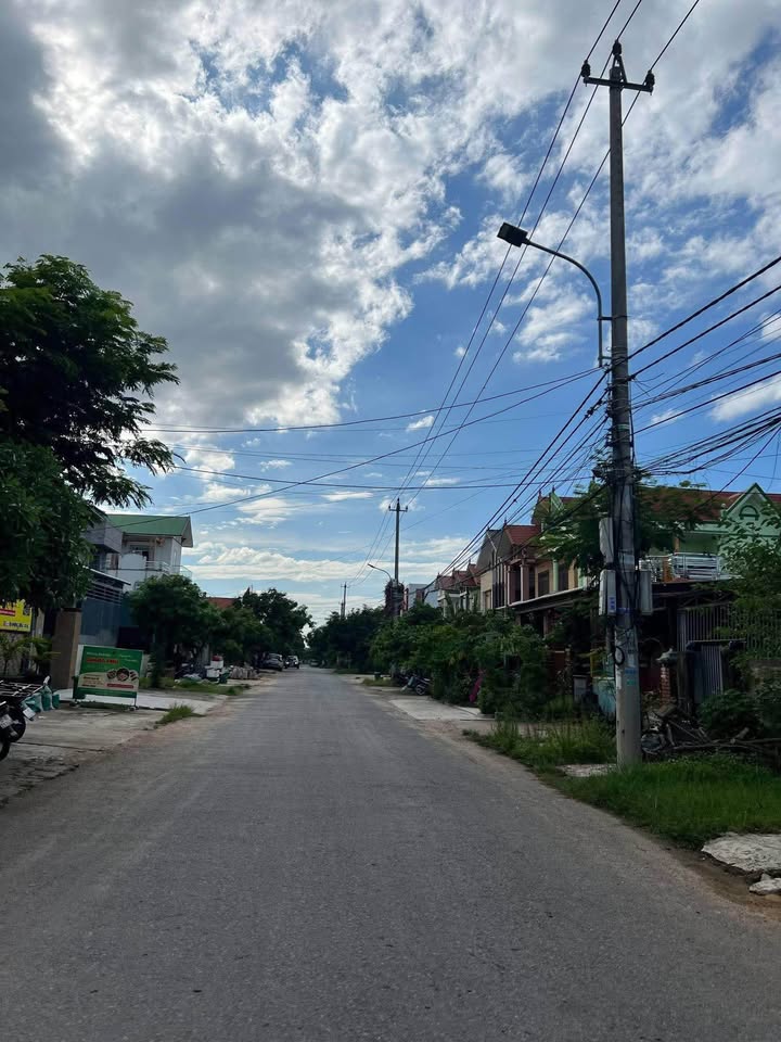 Đất ở mặt tiền đường Nguyễn Hữu Hào, Đồng Hới 105m² - Giá chỉ 2 tỷ, đầu tư sinh lời!