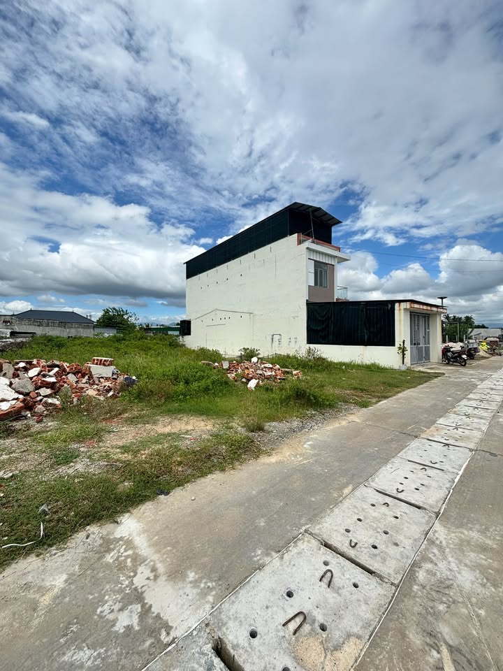 Đất Hòa Tiến 150m² giá 1.65 tỷ - Đầu tư tiềm năng, ô tô tránh