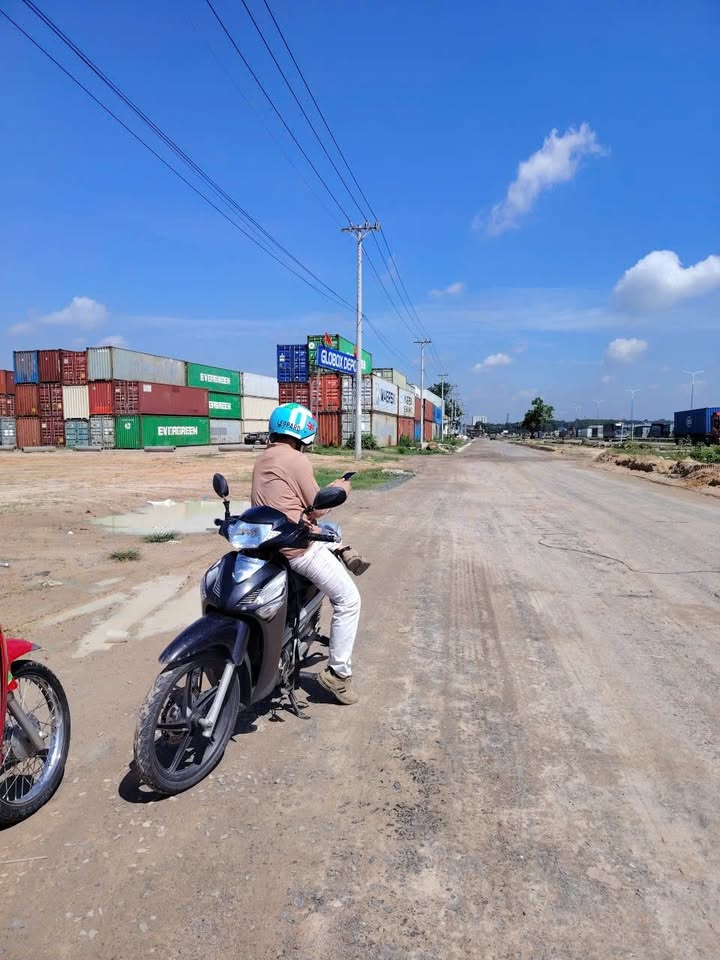 Kho bãi container cho thuê tại Dĩ An, Bình Dương 30.000m² - Vị trí đắc địa, sẵn hoạt động!