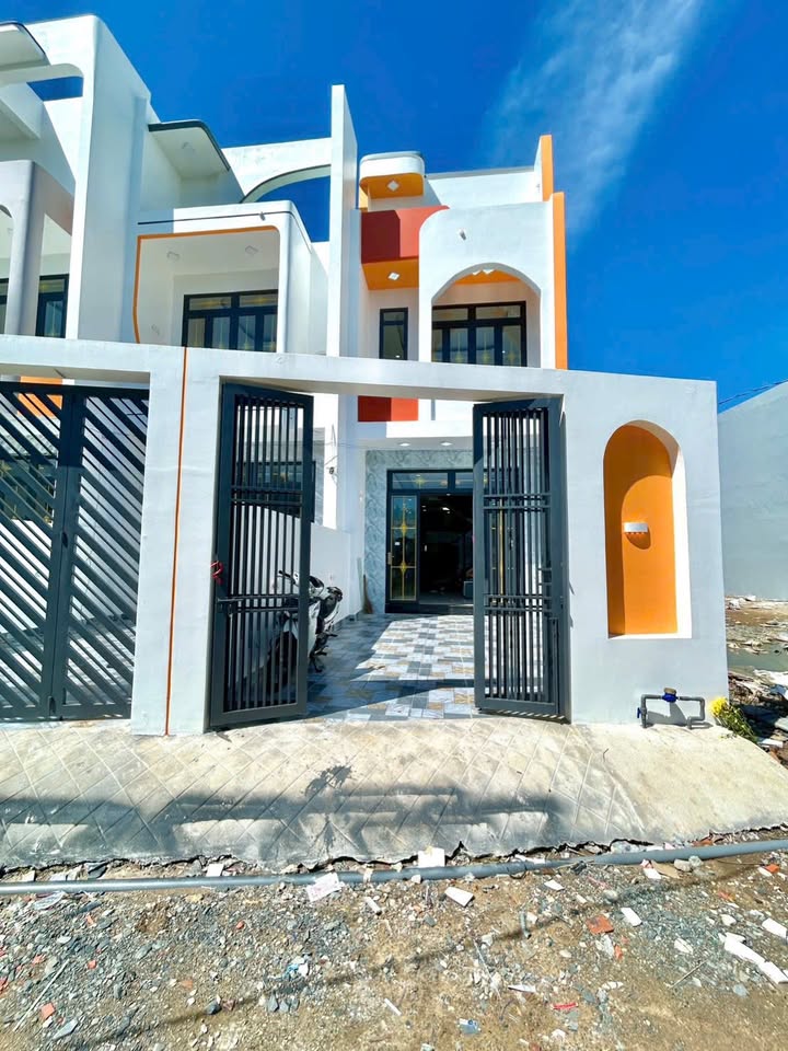 Nhà phố KDC Long Hòa, Cần Đước 112m² giá 2.28 tỷ - Thiết kế hiện đại, mặt tiền đẹp!