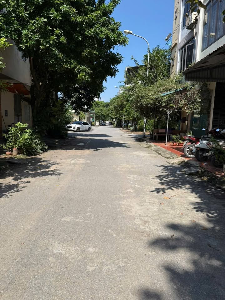 Đất nền Trâu Quỳ - Gia Lâm 34m² giá 7 tỷ - Đường ô tô tránh, vỉa hè thoáng mát!