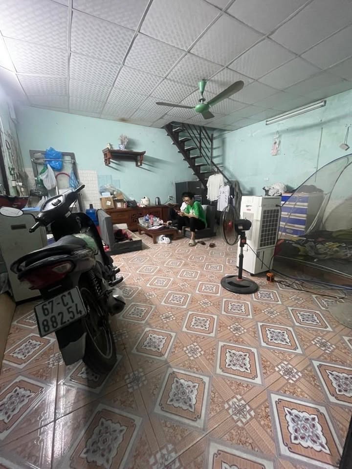 Nhà phố Lĩnh Nam 41m² giá 1.05 tỷ - Gần phố, tiện ích đầy đủ!