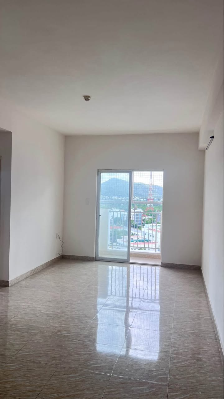 Căn hộ Hoàng Quân Nha Trang 70m² giá 2.5 tỷ - Căn góc 3 mặt tiền siêu thoáng!