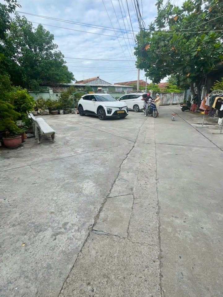 Nhà 2 mặt tiền đường Tuệ Tĩnh, Nha Trang 122.6m² giá 16 tỷ - Sân đậu ô tô rộng rãi!