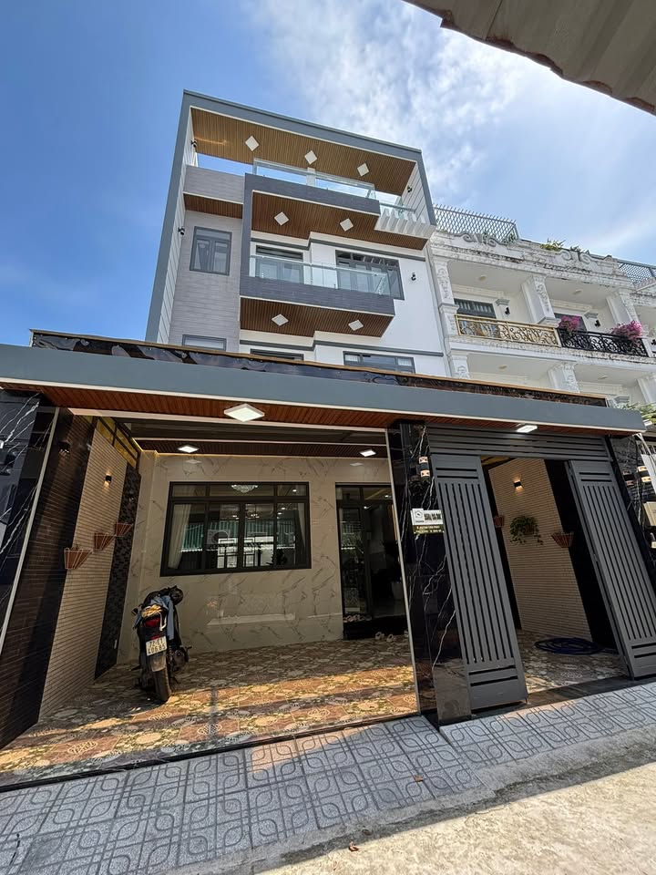 Nhà phố Huỳnh Tấn Phát, Nhà Bè 112m² giá 8.5 tỷ - Full nội thất, sẵn sàng vào ở!