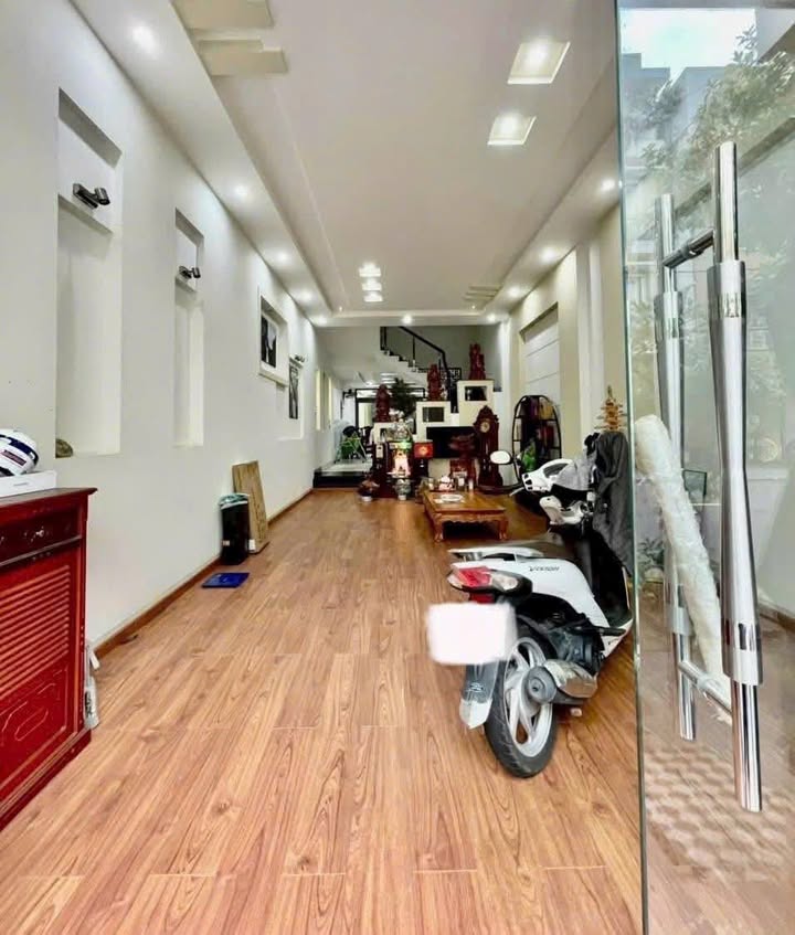 Nhà nguyên căn đường Lê Lợi, Quy Nhơn 135m² giá 20 triệu - Thích hợp kinh doanh và văn phòng!