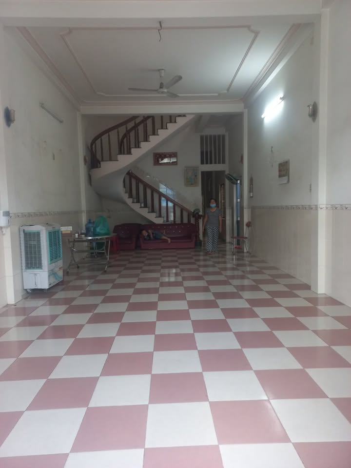 Cho thuê mặt tiền Trần Hưng Đạo 125m² giá 10 triệu - Không tăng giá trong 2 năm!